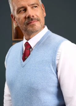 Norfolk Men's Lambswool Slipover In Glacier - Classic Fit -AlanPaine Shop 050A62 NORFOLK VEE NECK SLIPOVER GLACIER 02