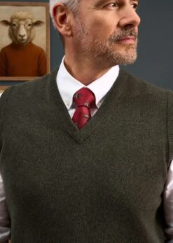 Norfolk Men's Lambswool Slipover In Seaweed - Classic Fit -AlanPaine Shop 050A62 NORFOLK VEE NECK SLIPOVER SEAWEED 02