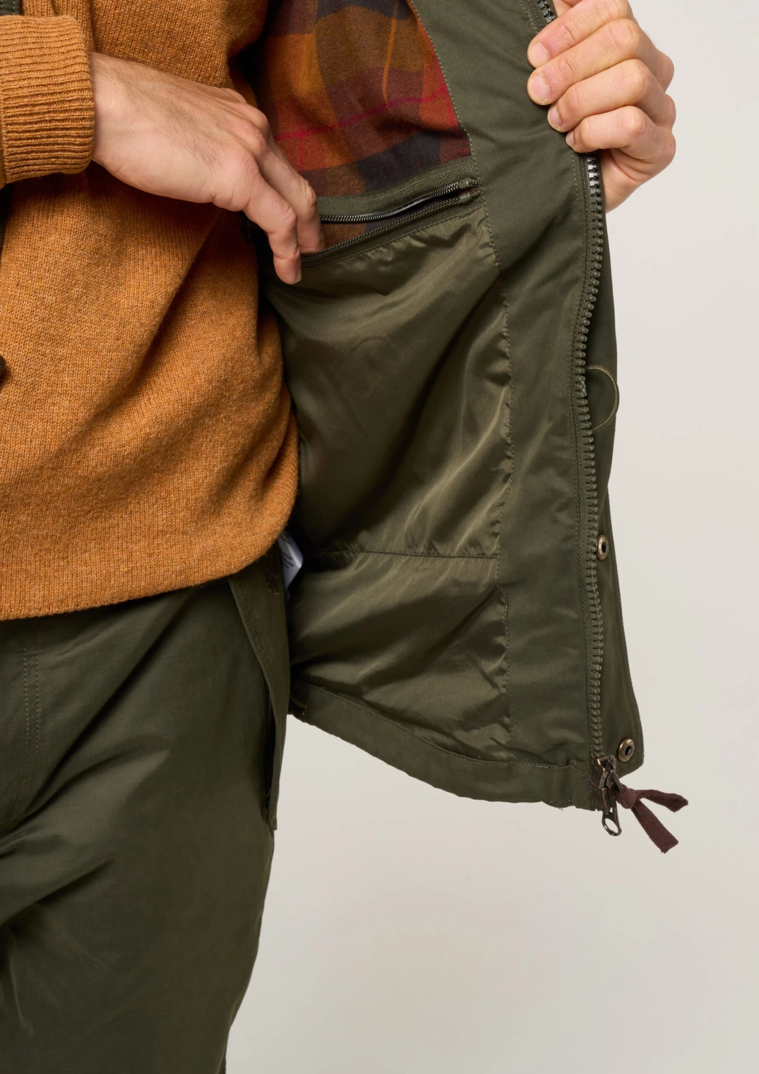 Milwood Men's Olive Waterproof Shooting Waistcoat 4 Milwood Men's Olive Waterproof Shooting Waistcoat - Image 4